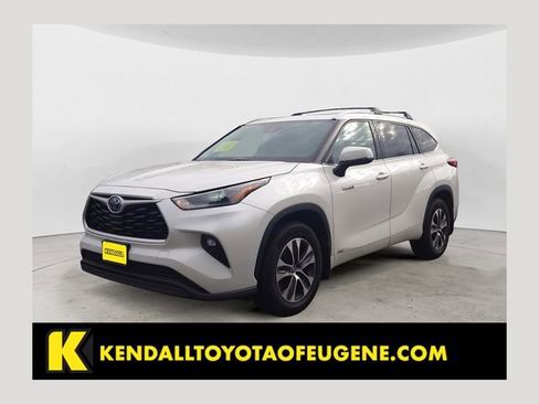 Used 2021 Toyota Highlander XLE image 1