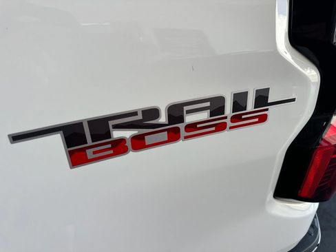 Used 2025 Chevrolet Colorado Trail Boss AWD/4WD image 14