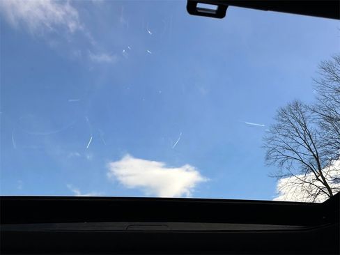 Used 2023 Chevrolet Traverse LT w/ LT Premium Package image 24