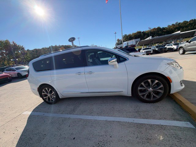Used 2017 Chrysler Pacifica Limited FWD image 16