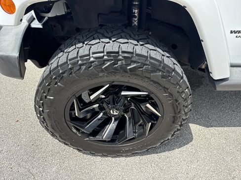 Used 2016 Jeep Wrangler Unlimited Sahara w/ Connectivity Group AWD/4WD image 11
