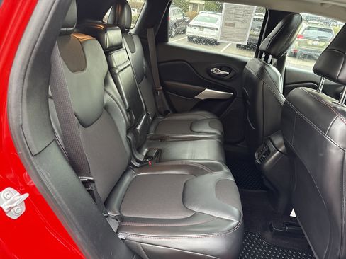 Used 2017 Jeep Cherokee Trailhawk w/ Comfort/Convenience Group image 19