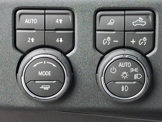 Used 2026 Chevrolet Silverado 1500 High Country w/ Technology Package AWD/4WD image 9