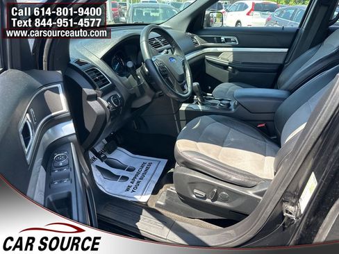 Used 2017 Ford Explorer XLT w/ Equipment Group 202A AWD/4WD image 8