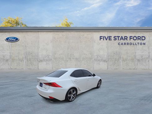 Used 2018 Lexus IS 300 image 9