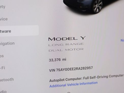 Used 2024 Tesla Model Y Long Range image 37