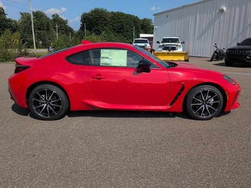 Used 2026 Toyota GR86 w/ ALL Weather Mat Package (TMS) RWD image 8