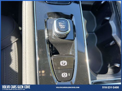 Used 2025 Volvo XC90 B6 Plus image 32