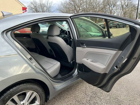 Used 2017 Hyundai Elantra SE image 15
