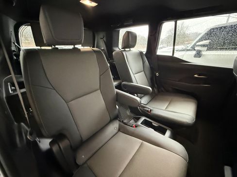 Used 2025 Lexus GX 550 w/ Accessory Package (2T) AWD/4WD image 20