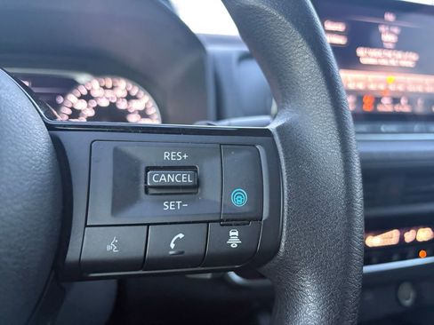 Used 2023 Nissan Rogue SV image 17