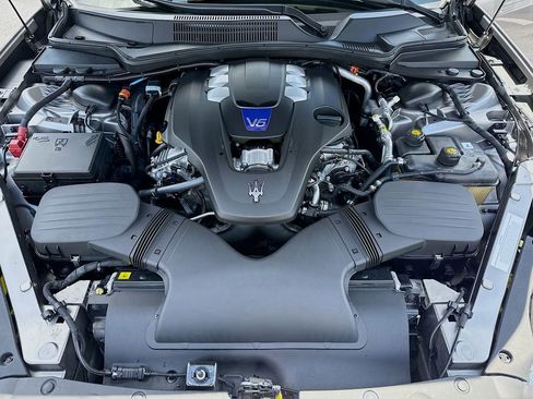 Used 2021 Maserati Quattroporte S image 35