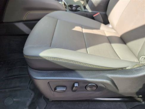 Used 2026 Chevrolet Colorado ZR2 w/ Technology Package AWD/4WD image 11