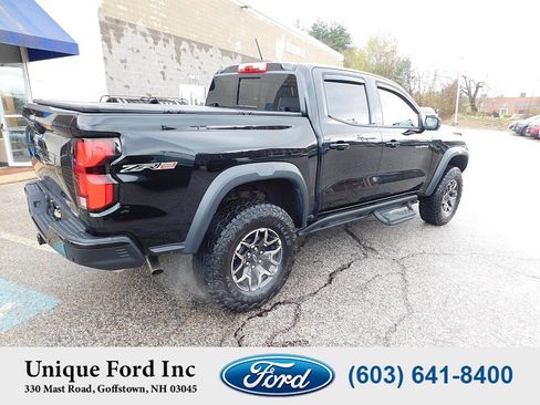 Used 2024 Chevrolet Colorado ZR2 w/ ZR2 Convenience Package III AWD/4WD image 9