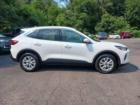 Used 2023 Ford Escape Active w/ Tech Pack #2 AWD/4WD image 2