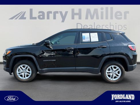 Used 2017 Jeep Compass Sport w/ Tech Group AWD/4WD image 2