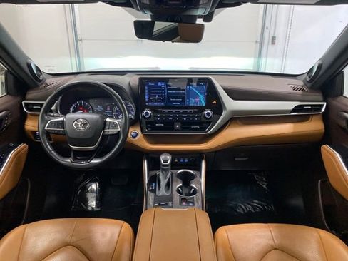 Certified 2022 Toyota Highlander Platinum image 35