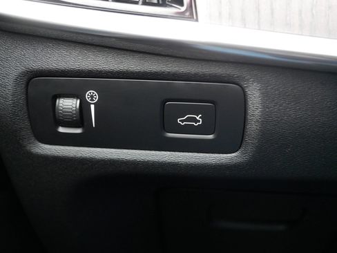 Used 2022 Volvo V90 B6 Cross Country w/ Advanced Package image 26