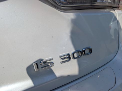 Used 2018 Lexus IS 300 w/ Comfort Package RWD image 5