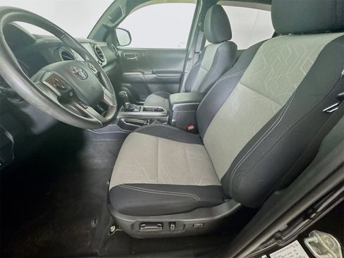 Used 2020 Toyota Tacoma TRD Off-Road image 17
