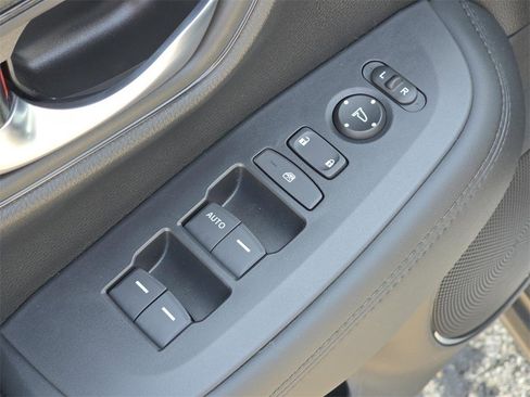 New 2026 Honda HR-V LX image 26