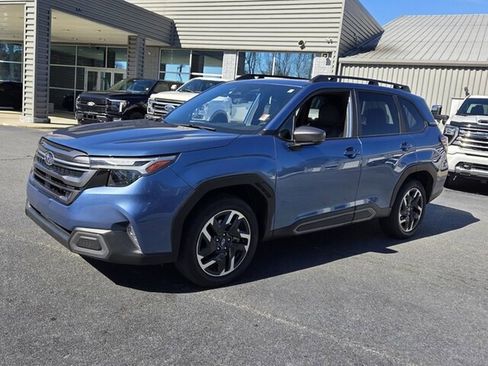 Used 2025 Subaru Forester Limited image 3