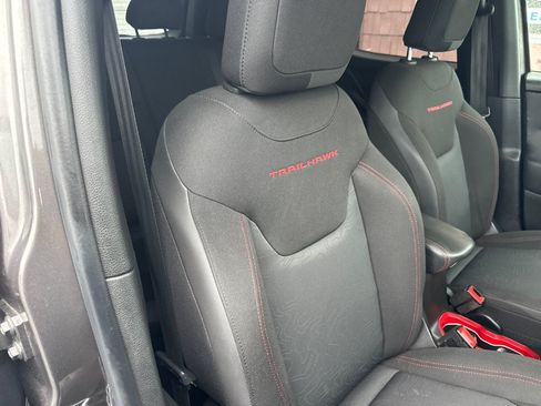 Used 2016 Jeep Renegade Trailhawk AWD/4WD image 10