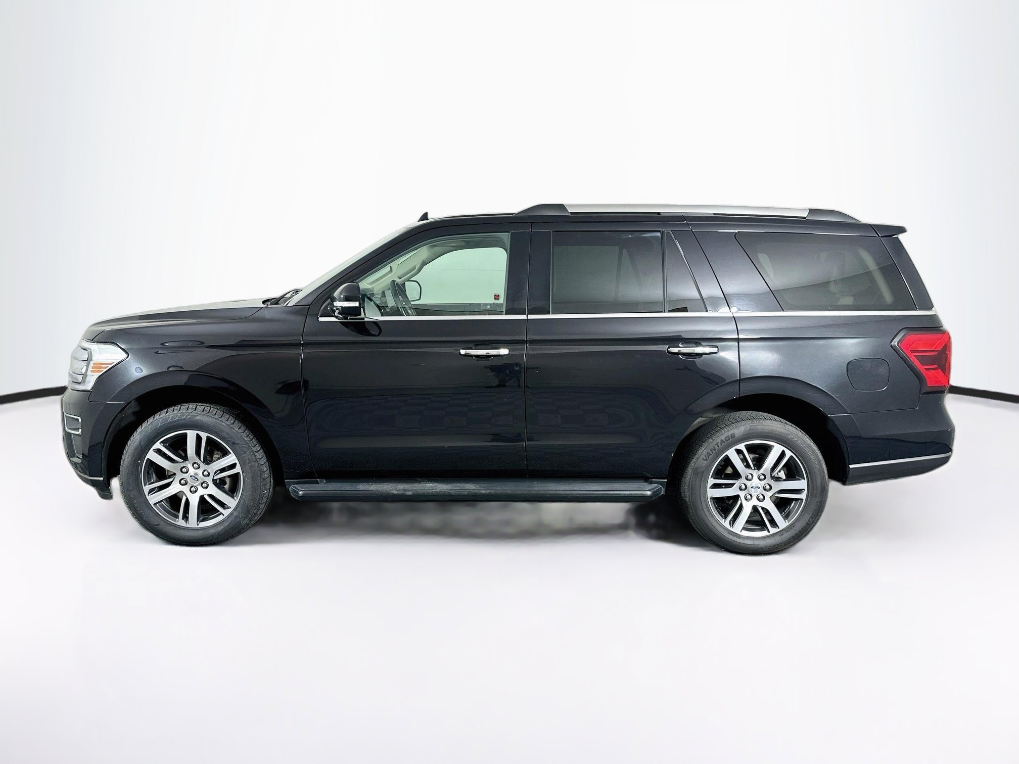 Used 2024 Ford Expedition Limited AWD/4WD image 4
