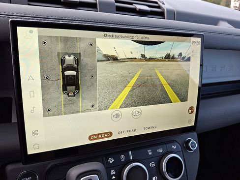 New 2026 Land Rover Defender 110 X-Dynamic SE image 10