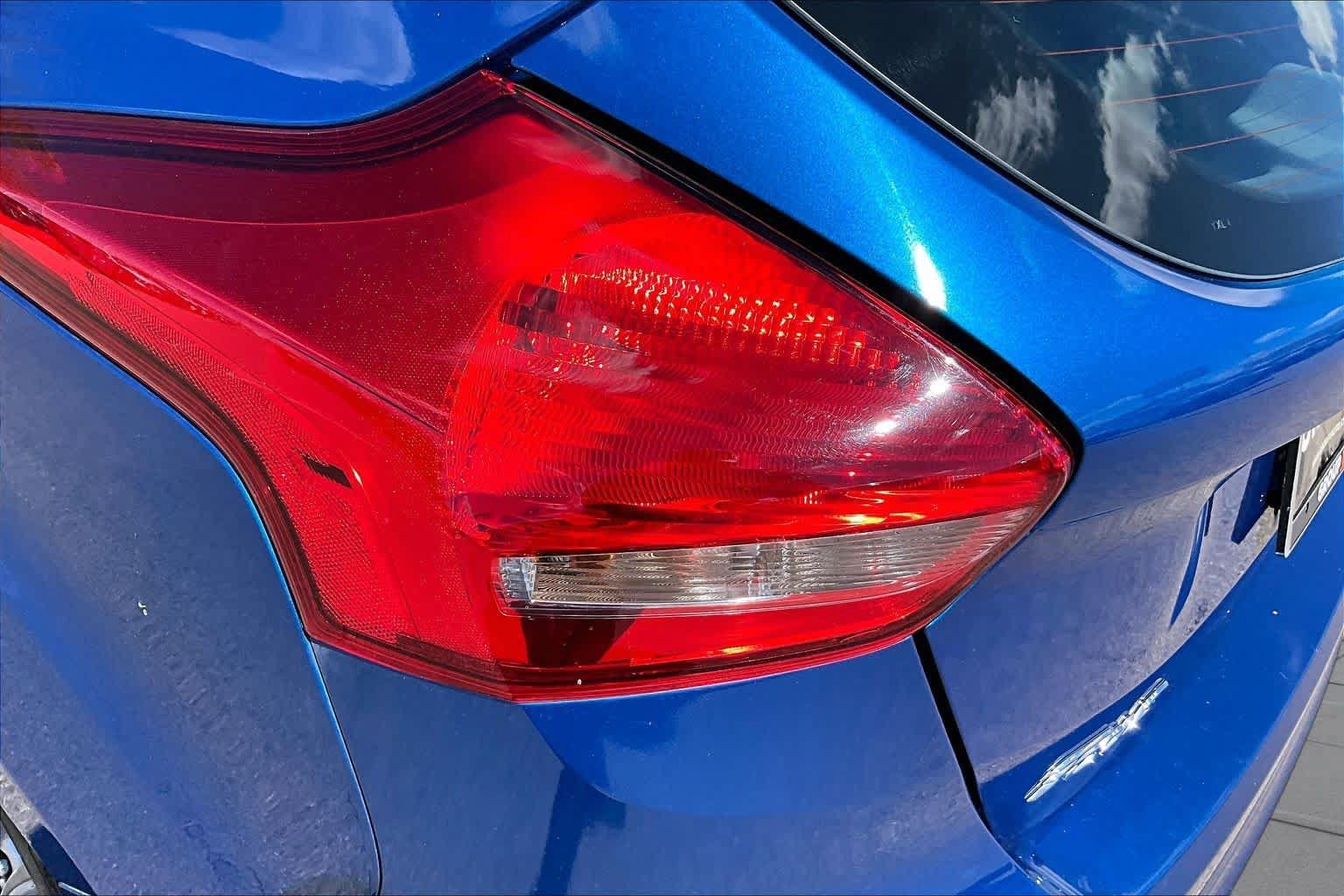 Used 2018 Ford Focus SE w/ Cold Weather Package FWD image 28