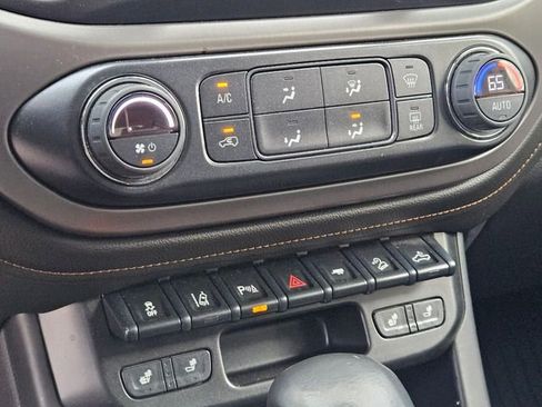 Used 2022 GMC Canyon AT4 w/ Driver Alert Package image 18