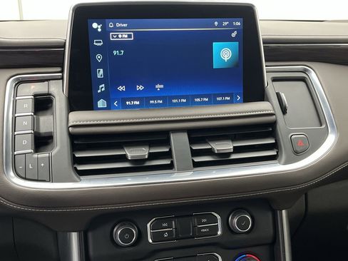 Used 2023 Chevrolet Suburban LT w/ Luxury Package image 19