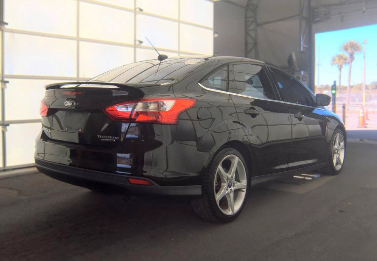 Used 2013 Ford Focus Titanium w/ Titanium Handling Pkg FWD image 5