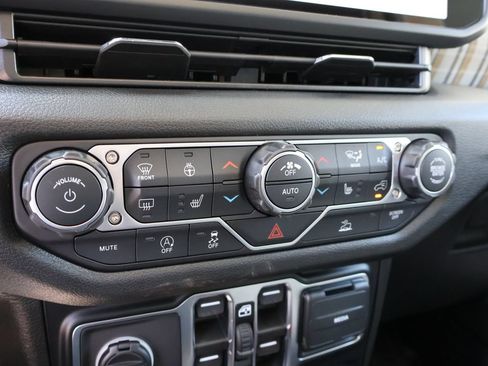 New 2026 Jeep Gladiator Sport AWD/4WD image 35