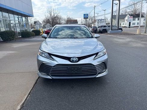 Used 2022 Toyota Camry XLE w/ Navigation Upgrade Package FWD image 3
