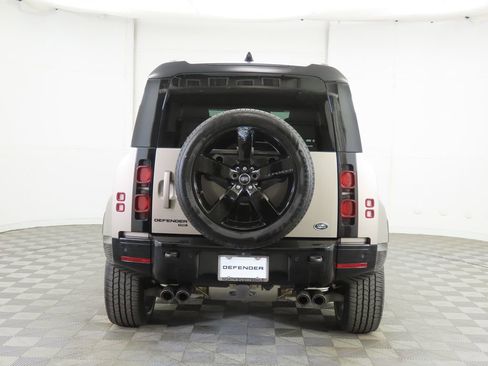 Used 2023 Land Rover Defender 110 X-Dynamic SE image 6