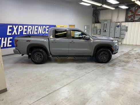Used 2025 Nissan Frontier PRO-4X w/ Pro Convenience Package AWD/4WD image 8