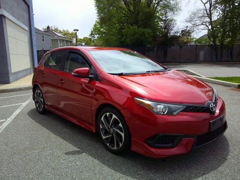 Used 2018 Toyota Corolla iM w/ All-Weather Mat Package FWD image 10
