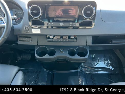 Used 2025 Mercedes-Benz Sprinter 3500 image 13