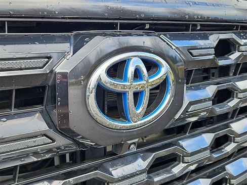 Used 2022 Toyota Tundra Platinum image 11