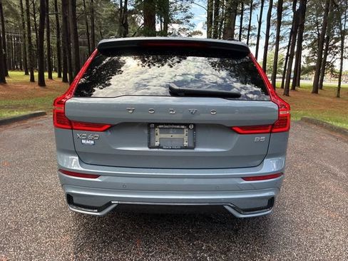 Used 2023 Volvo XC60 B5 Plus w/ Climate Package FWD image 4