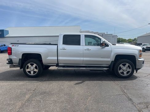 Used 2019 Chevrolet Silverado 2500 LTZ w/ LTZ Plus Package AWD/4WD image 6