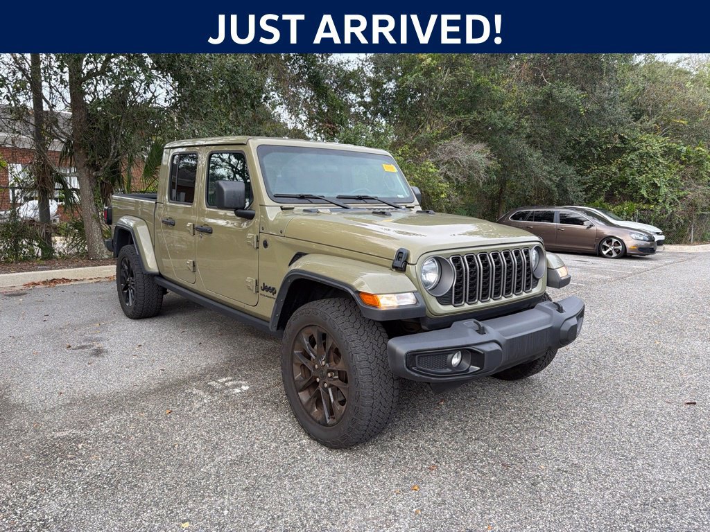 Used 2025 Jeep Gladiator Sport AWD/4WD image 1