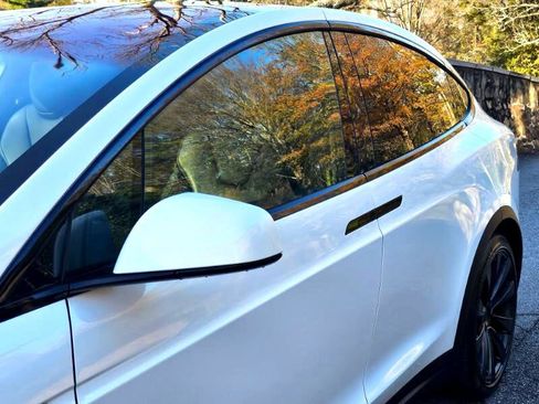 Used 2023 Tesla Model X Plaid image 11