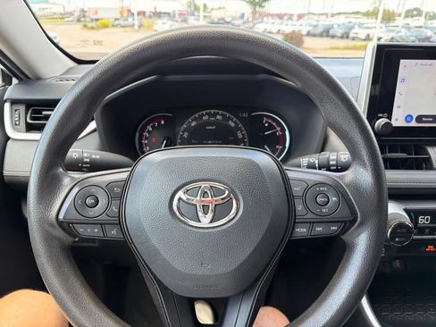 Used 2024 Toyota RAV4 XLE FWD image 17