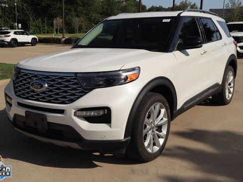Certified 2024 Ford Explorer Platinum w/ Technology Package AWD/4WD image 8