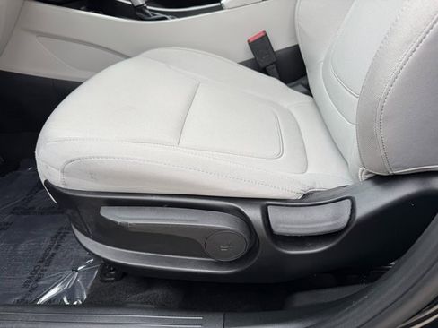 Used 2025 Hyundai Tucson SE image 15