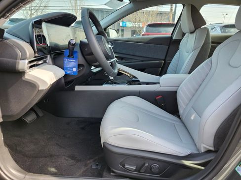 New 2026 Hyundai Elantra Limited FWD image 18
