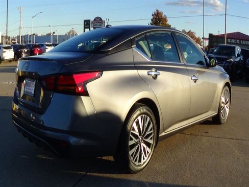 Used 2024 Nissan Altima 2.5 SV image 6