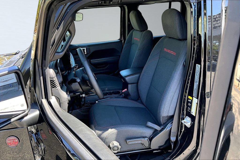 Certified 2025 Jeep Wrangler Unlimited Rubicon w/ Convenience Group AWD/4WD image 3